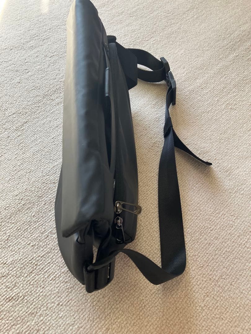 ブラック メッセンジャーバッグ 防水