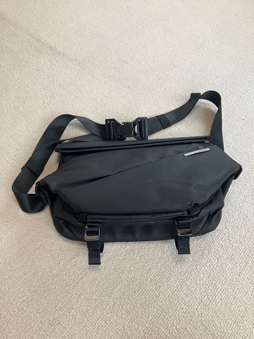 ブラック メッセンジャーバッグ 防水