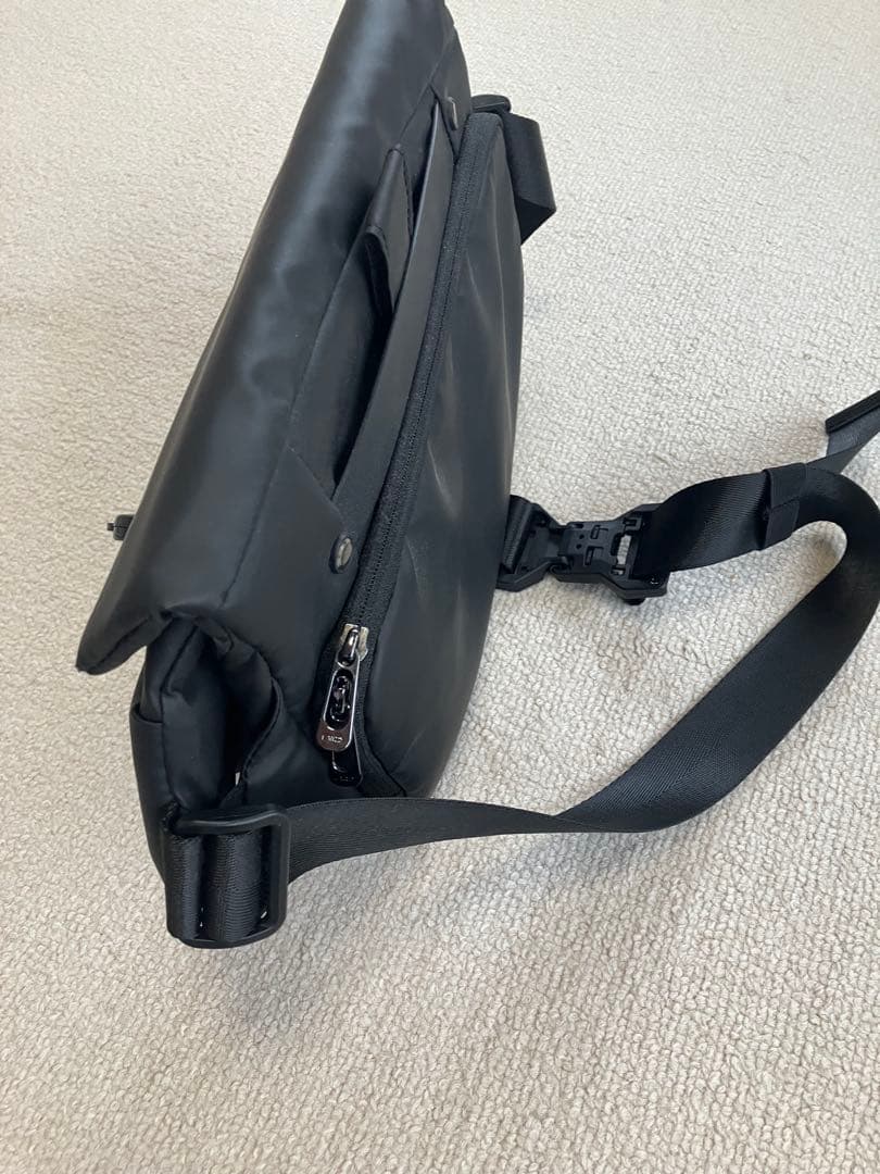 ブラック メッセンジャーバッグ 防水