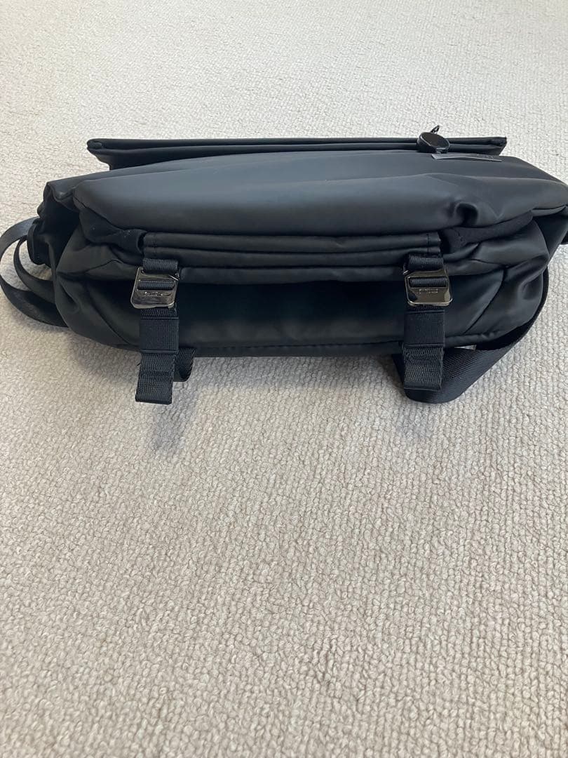 ブラック メッセンジャーバッグ 防水