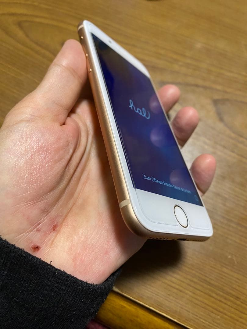 お*り様 Apple iPhone 8 64GB ゴールド　バッテリー交換済10