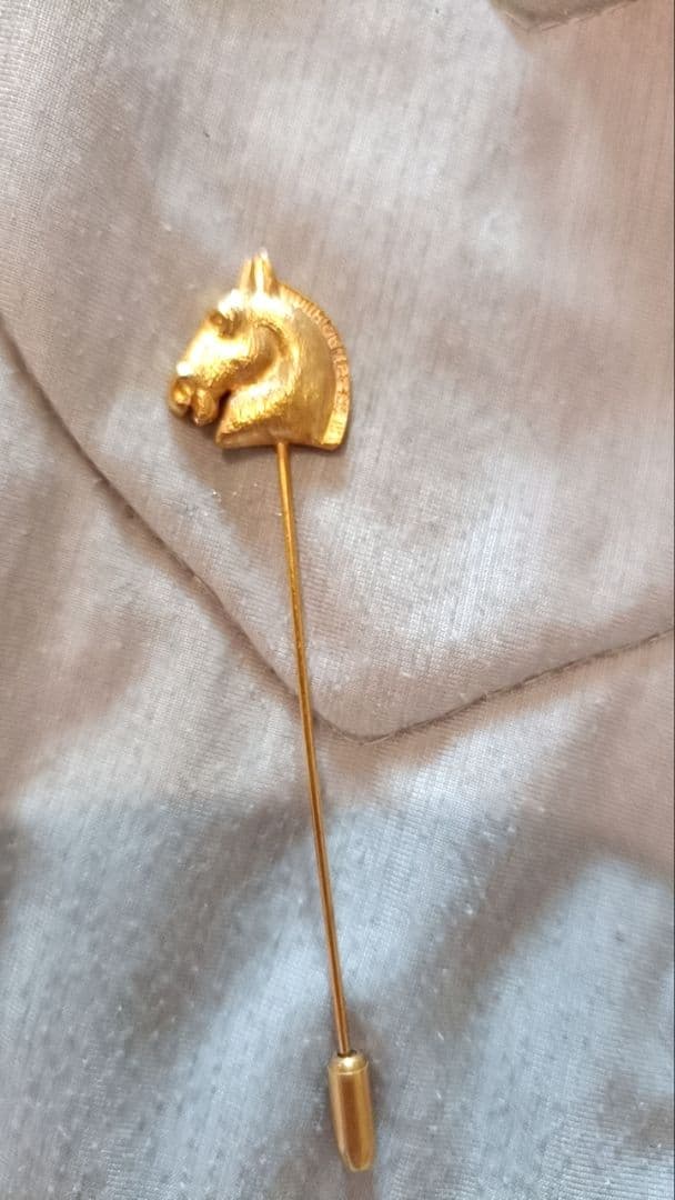 HERMES ゴールド 馬の頭 ブローチ