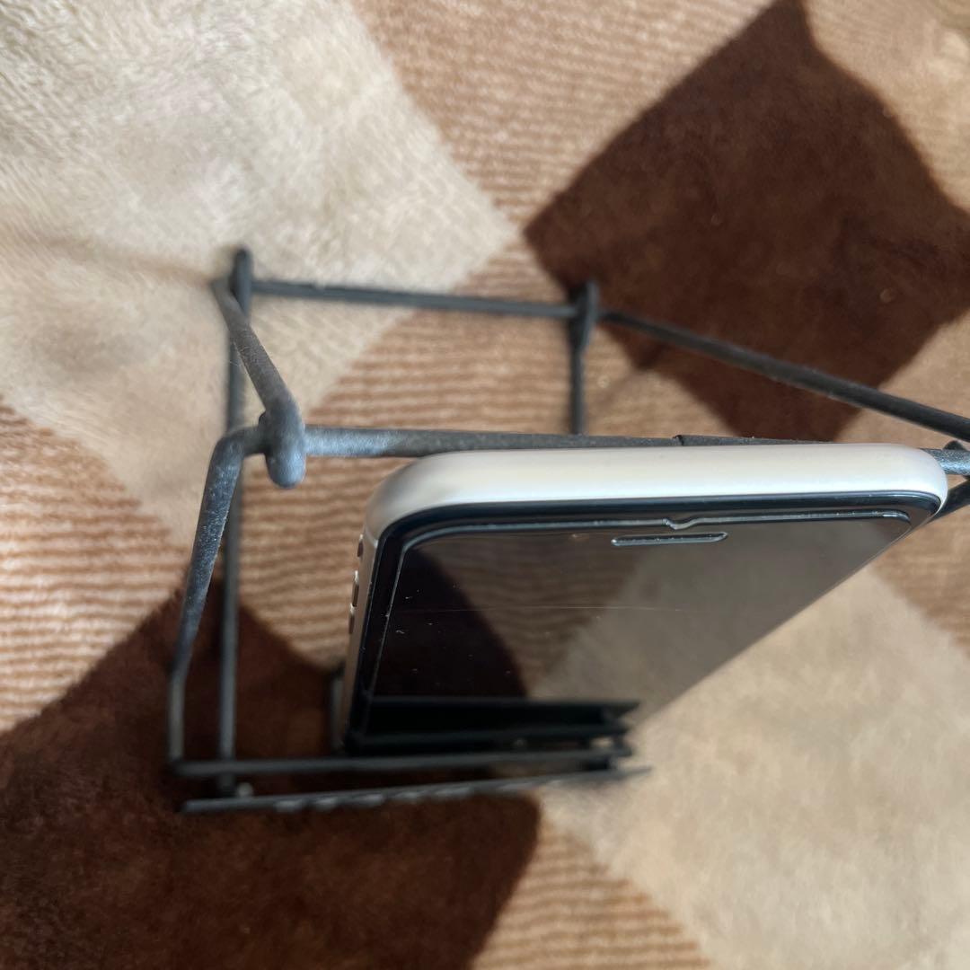 iPhone SE3スターライト128GB本体88パーセント