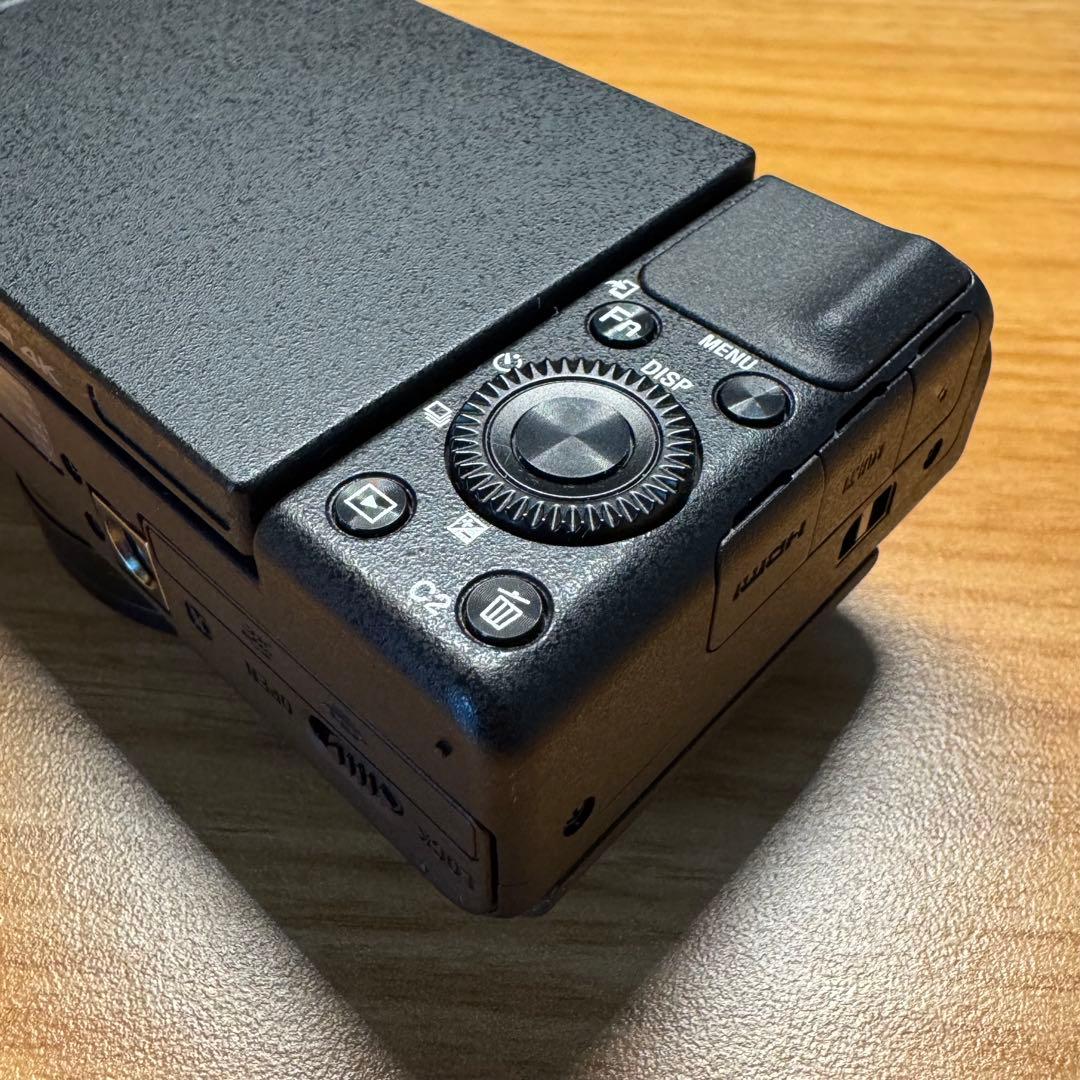 【美品】SONY VLOGCAM ZV-1本体+シューティンググリップ