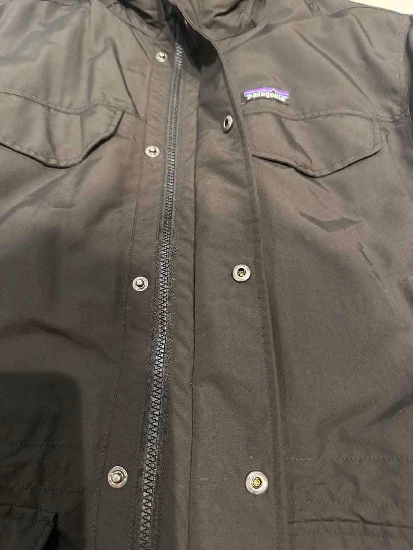 patagonia イスマスパーカー　ブラック