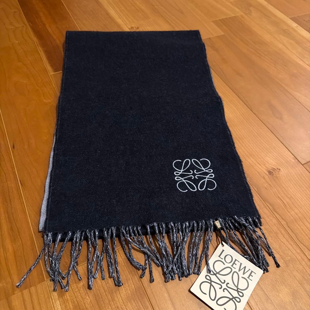 もも　ロエベ　マフラー