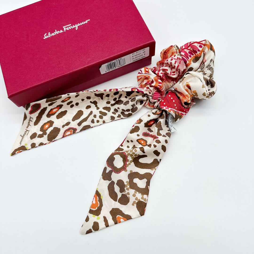 美品★Salvatore Ferragamo フェラガモ シュシュ★C64