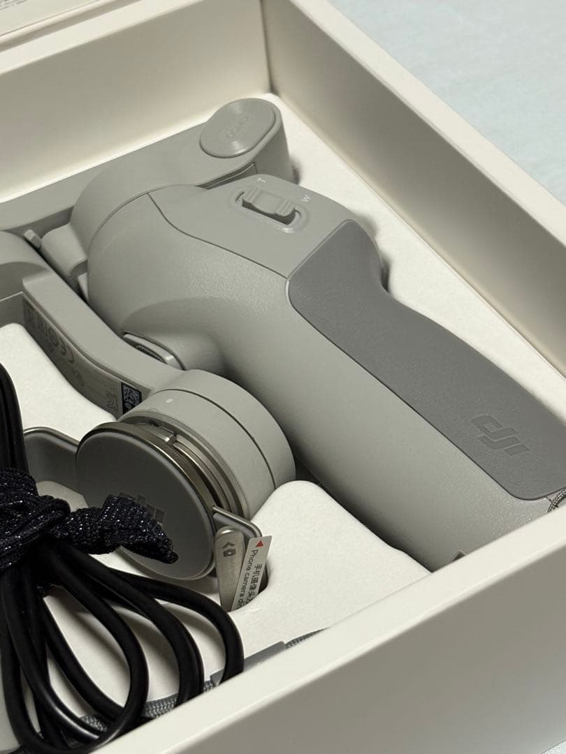 【未使用展示品】DJI OM4 スマホ用ジンバル スタビライザー