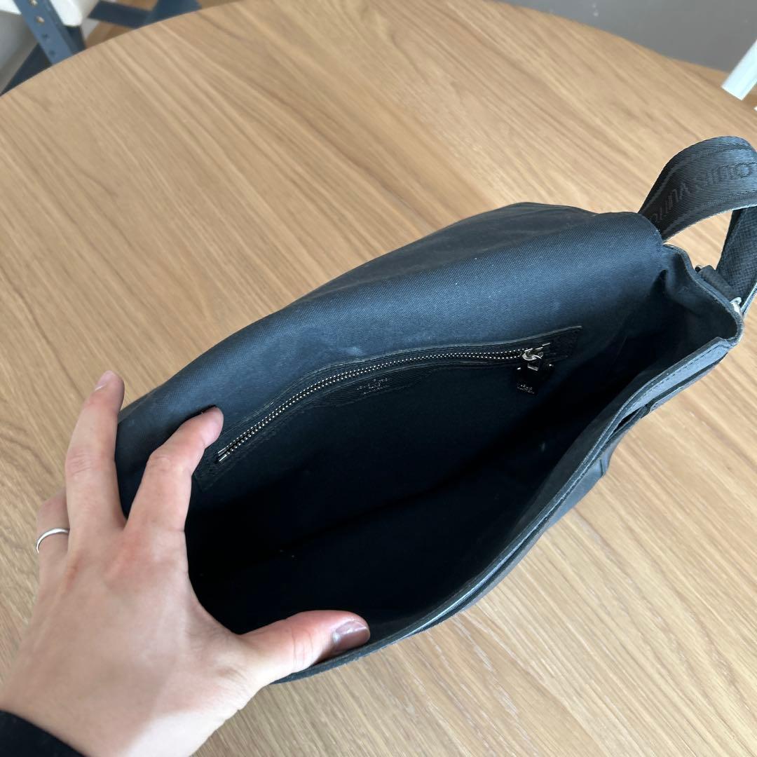 ルイヴィトン　タイガ　メッセンジャーバッグ