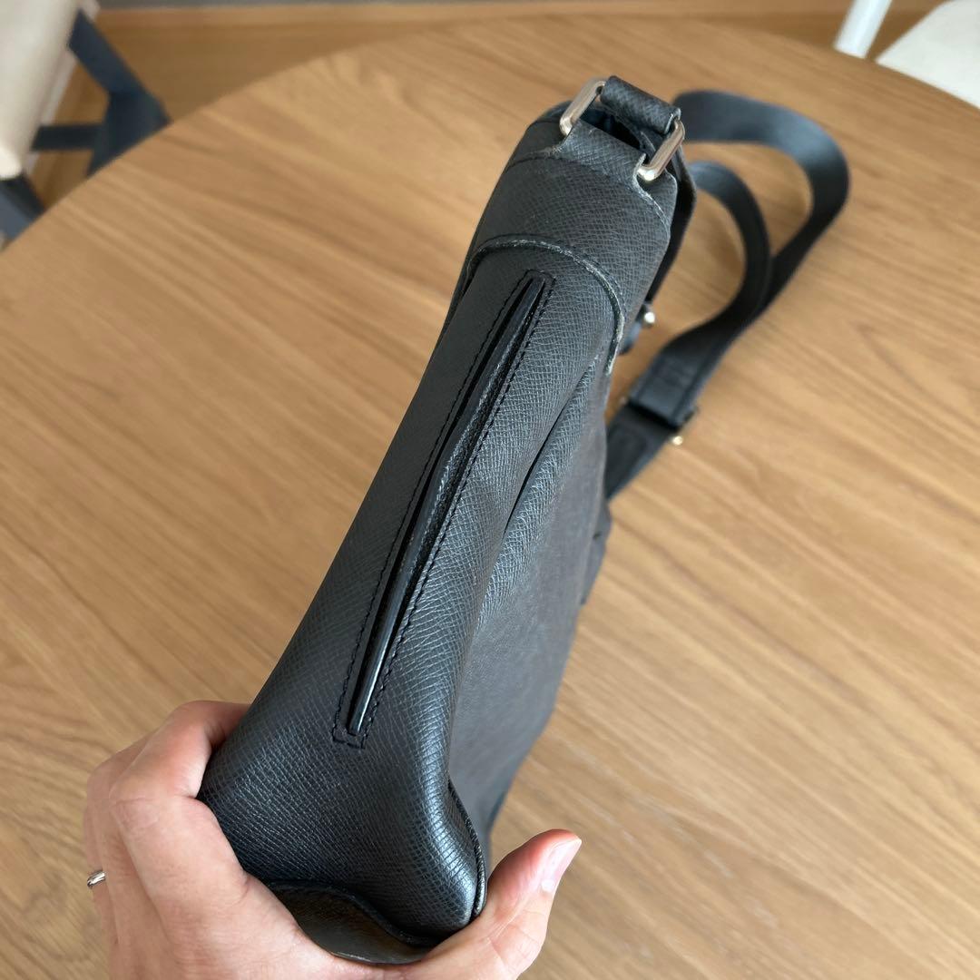 ルイヴィトン　タイガ　メッセンジャーバッグ