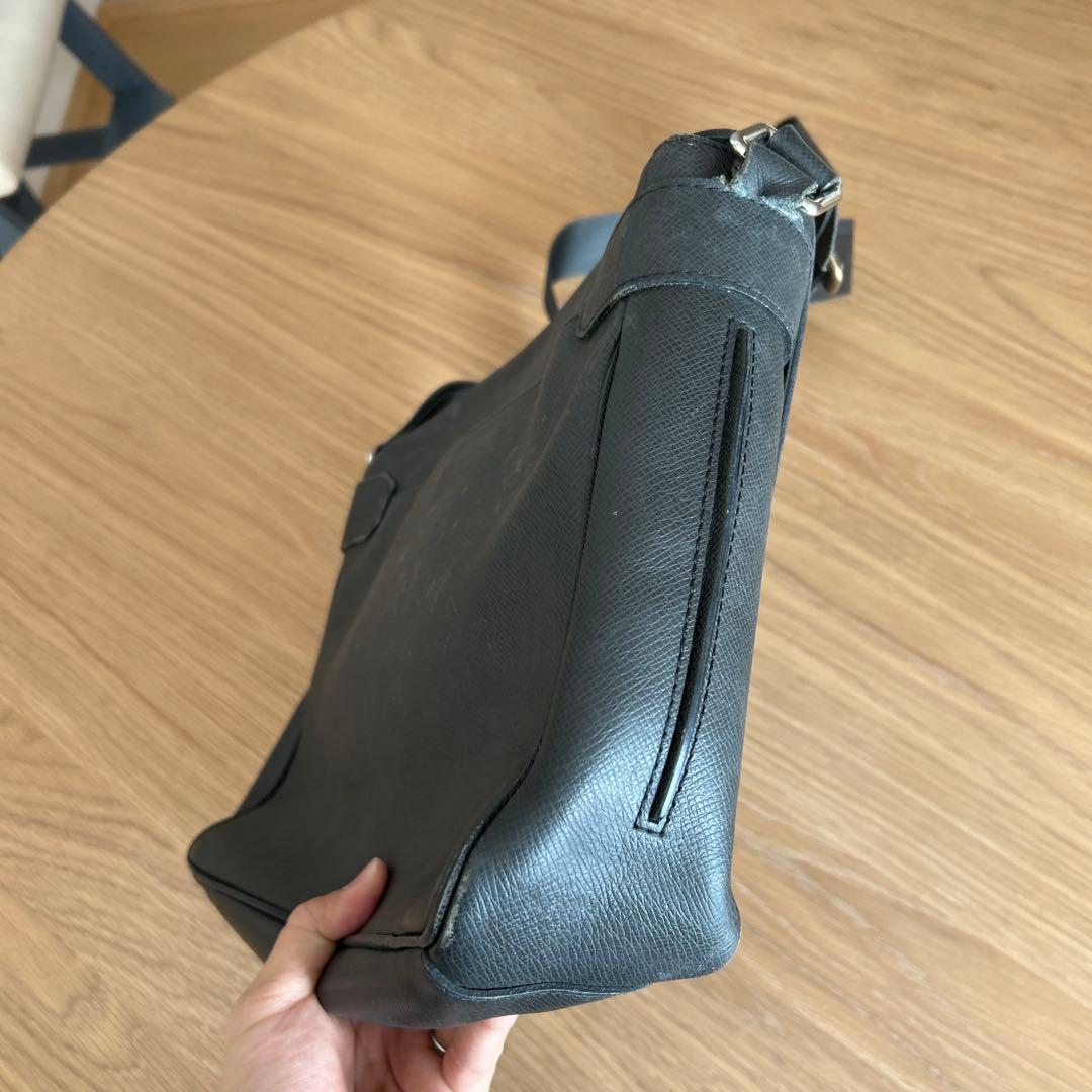 ルイヴィトン　タイガ　メッセンジャーバッグ