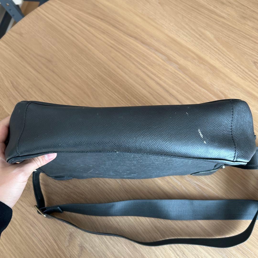 ルイヴィトン　タイガ　メッセンジャーバッグ