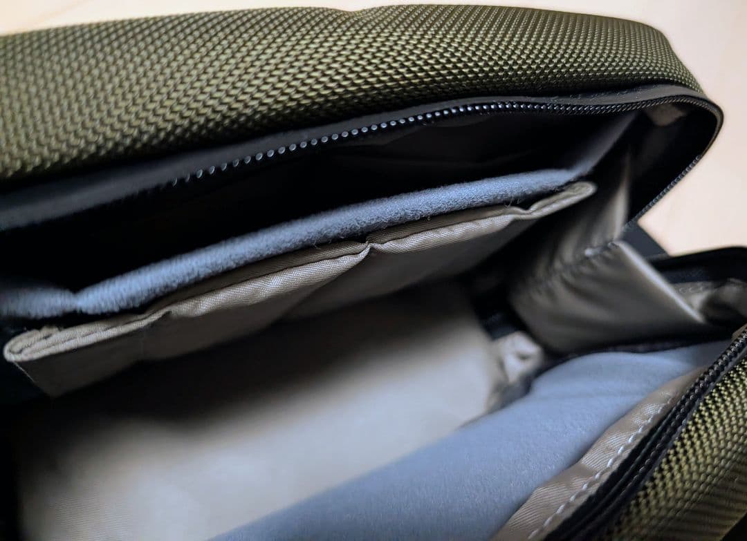 カワニシカバン　ラフ　コーデュラ lauff