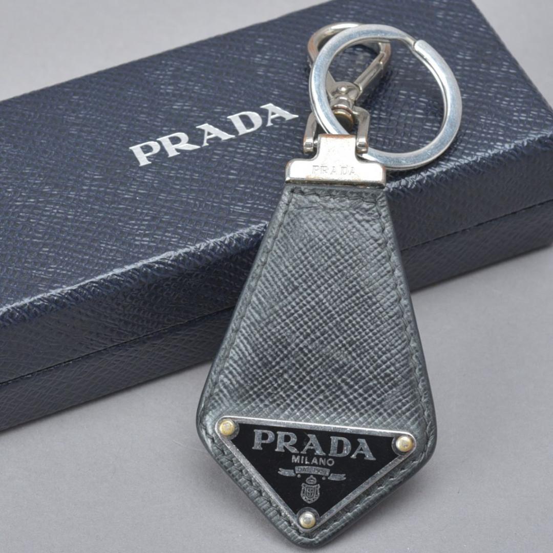 プラダ PRADA サフィアーノレザー 三角プレート 箱付 キーリング ブラック