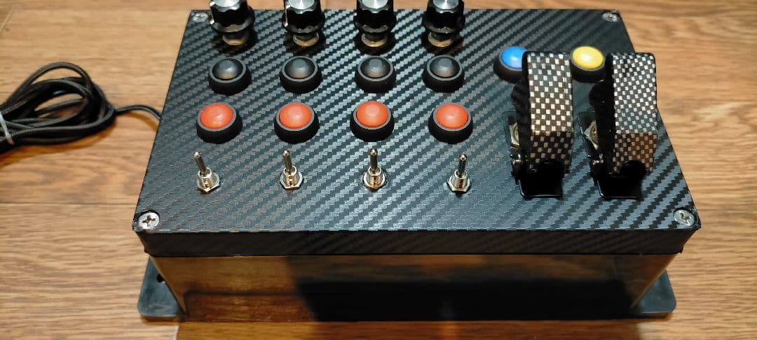 PCシムレース用ボタンボックス（カーボン、突起）