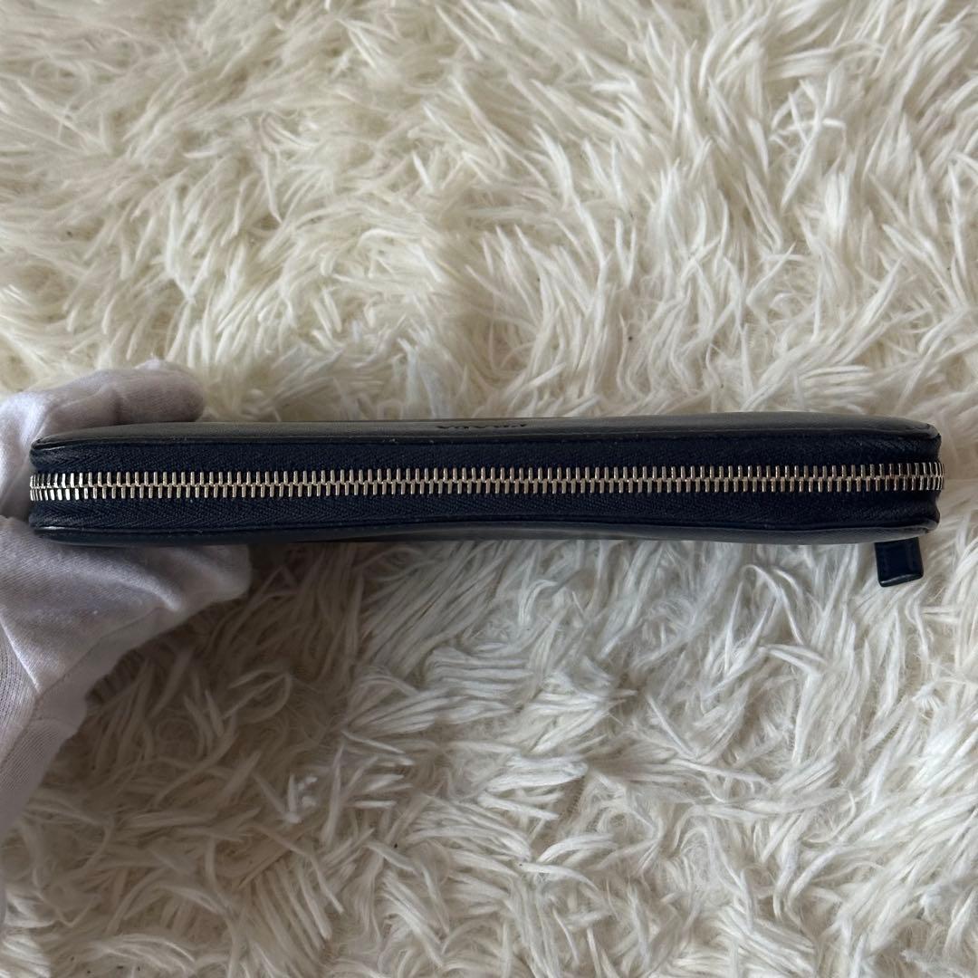 プラダ ラウンドジップ 長財布 サフィアーノレザー 型押し ネイビー ロゴ