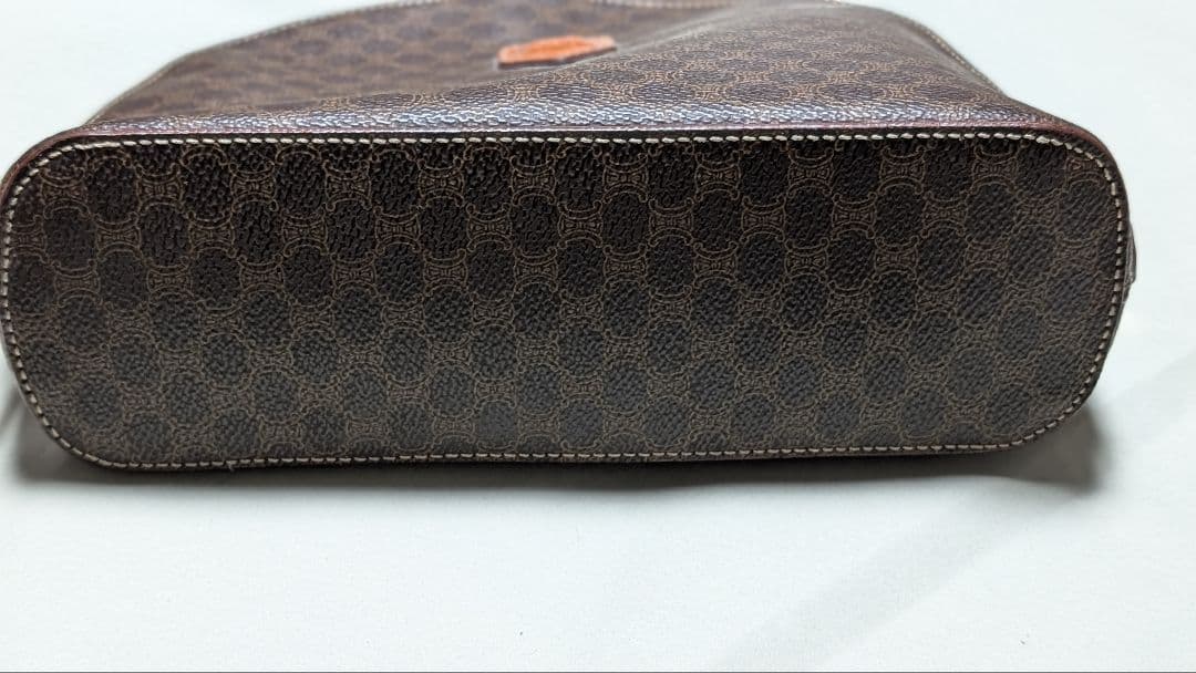 CELINE ブラウン レザーポーチ 半月型