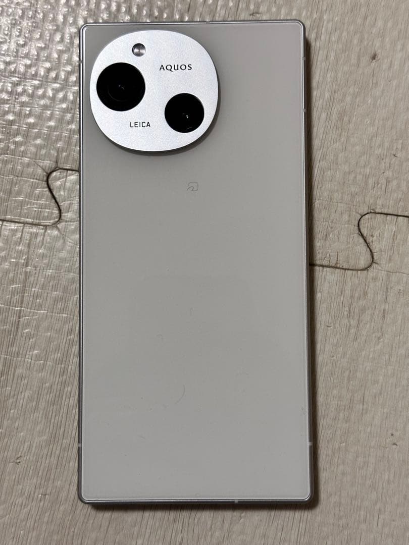 AQUOS R9 SH-M28M ホワイト