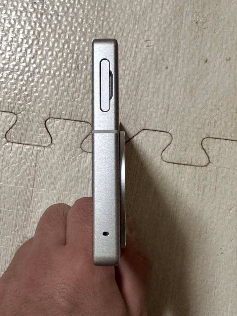 AQUOS R9 SH-M28M ホワイト