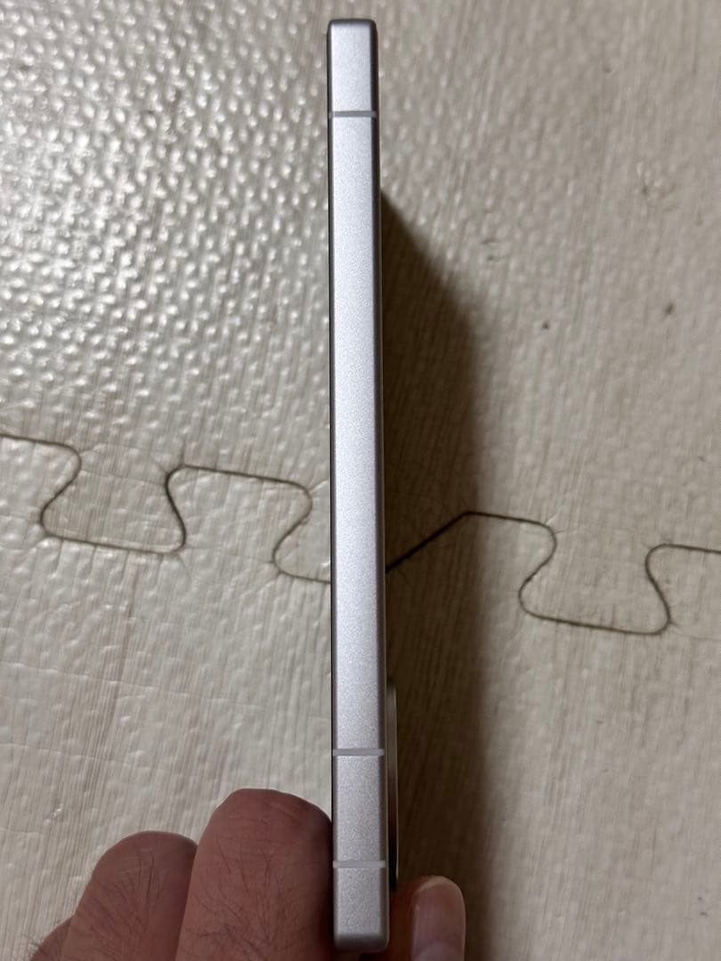 AQUOS R9 SH-M28M ホワイト