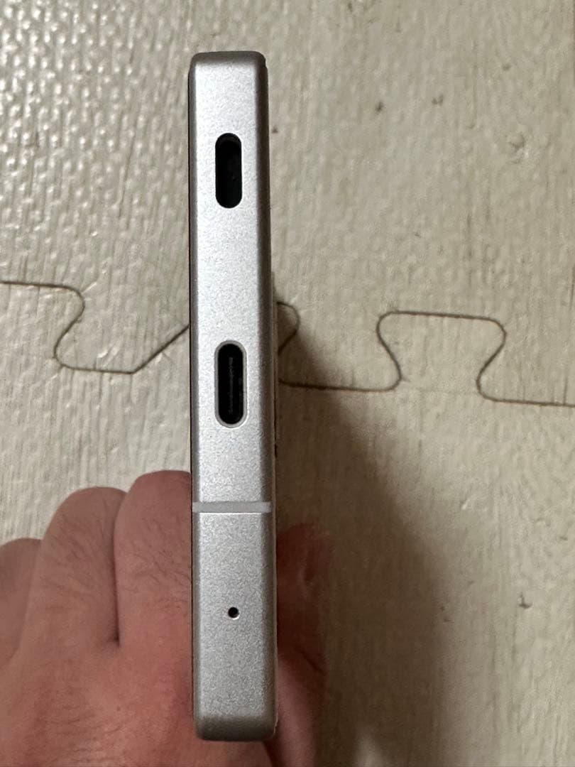 AQUOS R9 SH-M28M ホワイト