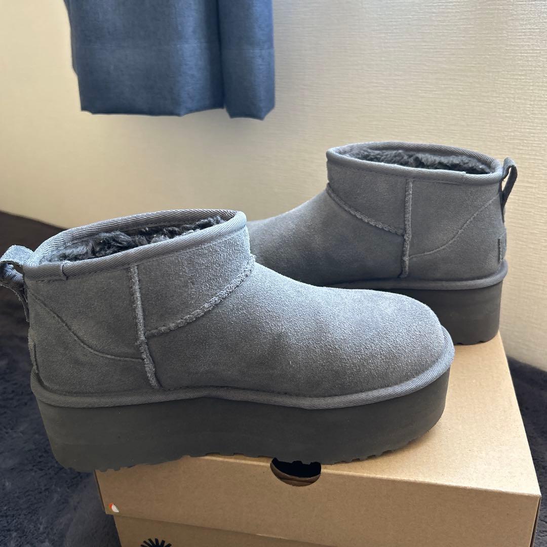 正規品　UGG クラシック ウルトラ ミニ　プラットフォーム　24CM
