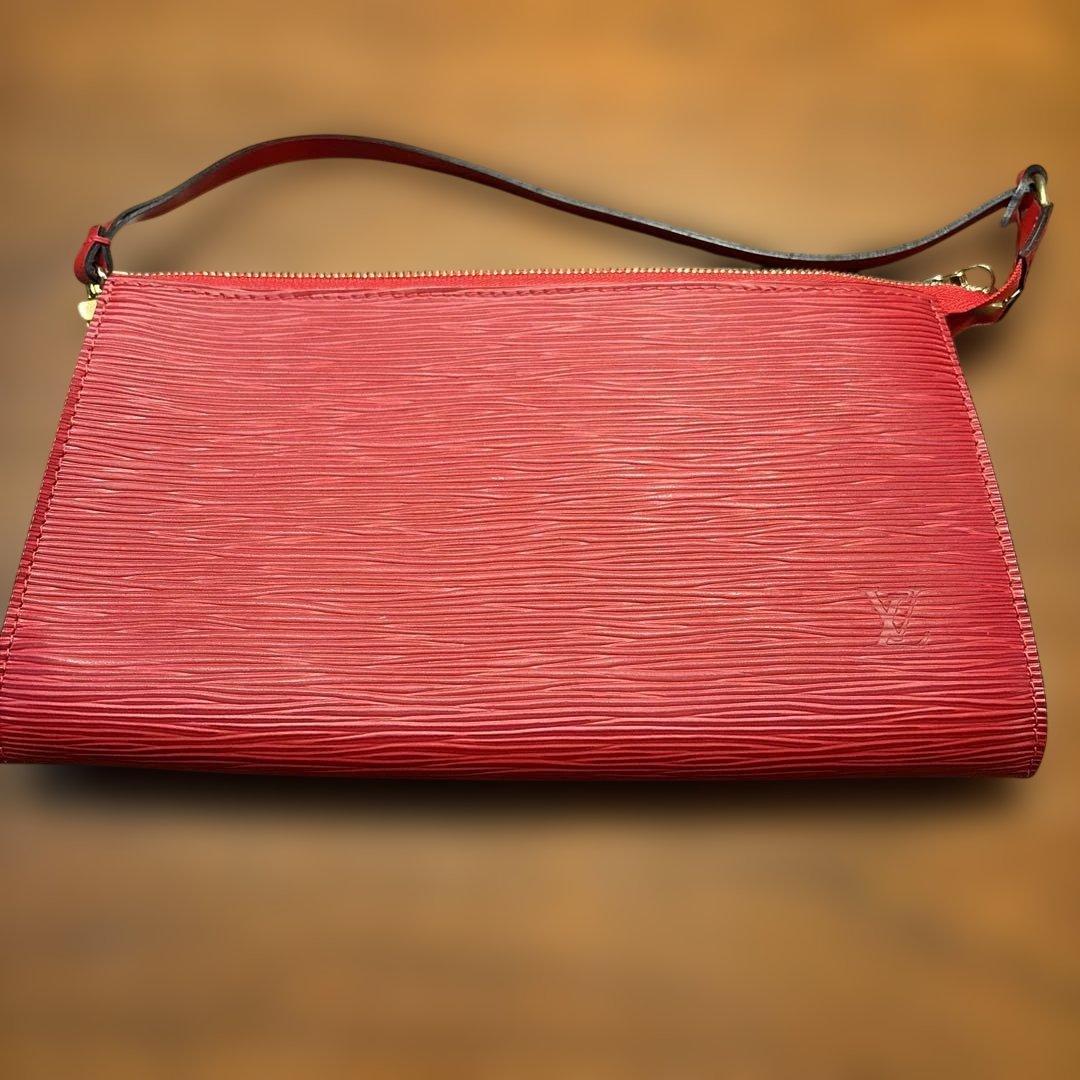 ルイヴィトン　エピ　ポーチ