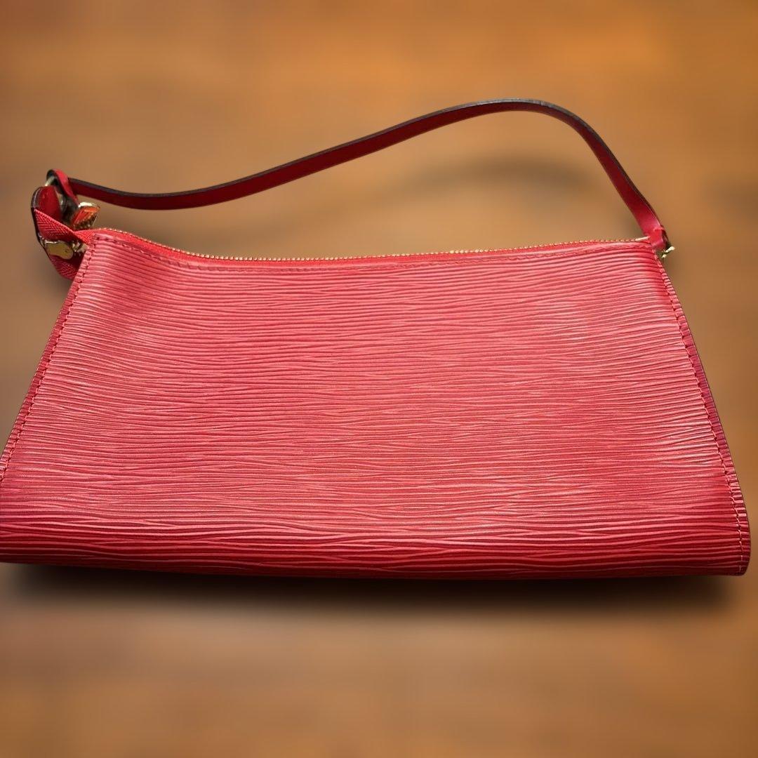 ルイヴィトン　エピ　ポーチ