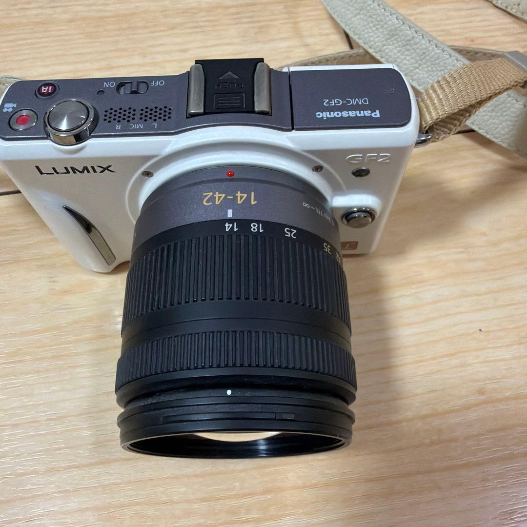 Panasonic LUMIX GF2 ダブルレンズキット ホワイト
