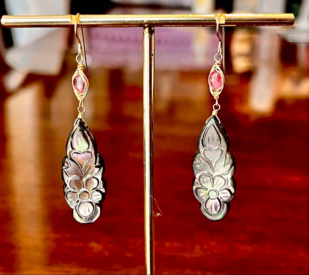 はる田です ブラックマザオパ×オニキスのカービングタブレット