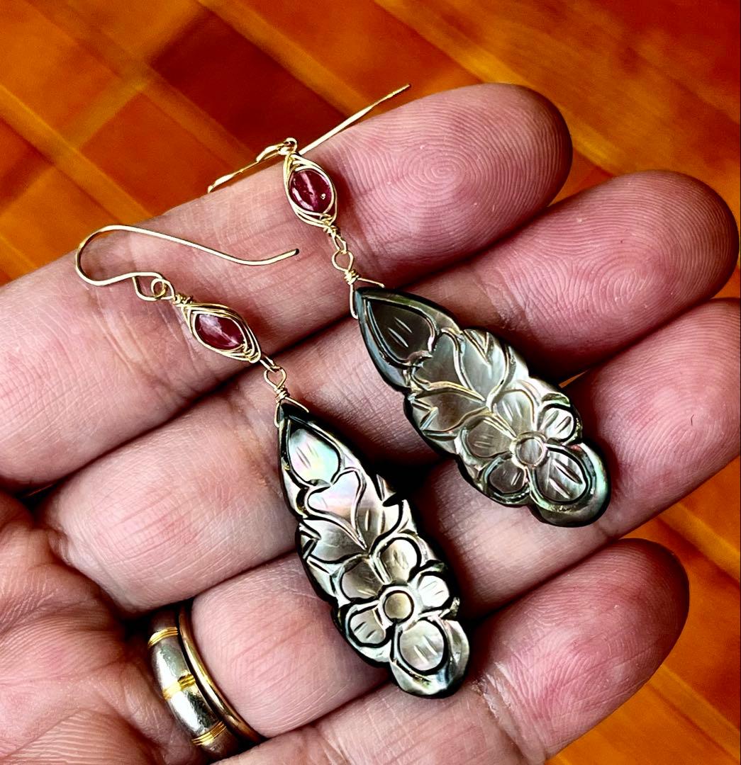 はる田です ブラックマザオパ×オニキスのカービングタブレット