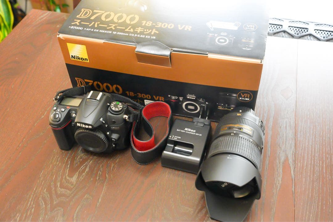 Nikon D7000 デジタル一眼レフカメラ 18-300mm