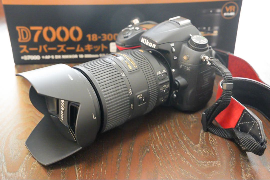 Nikon D7000 デジタル一眼レフカメラ 18-300mm