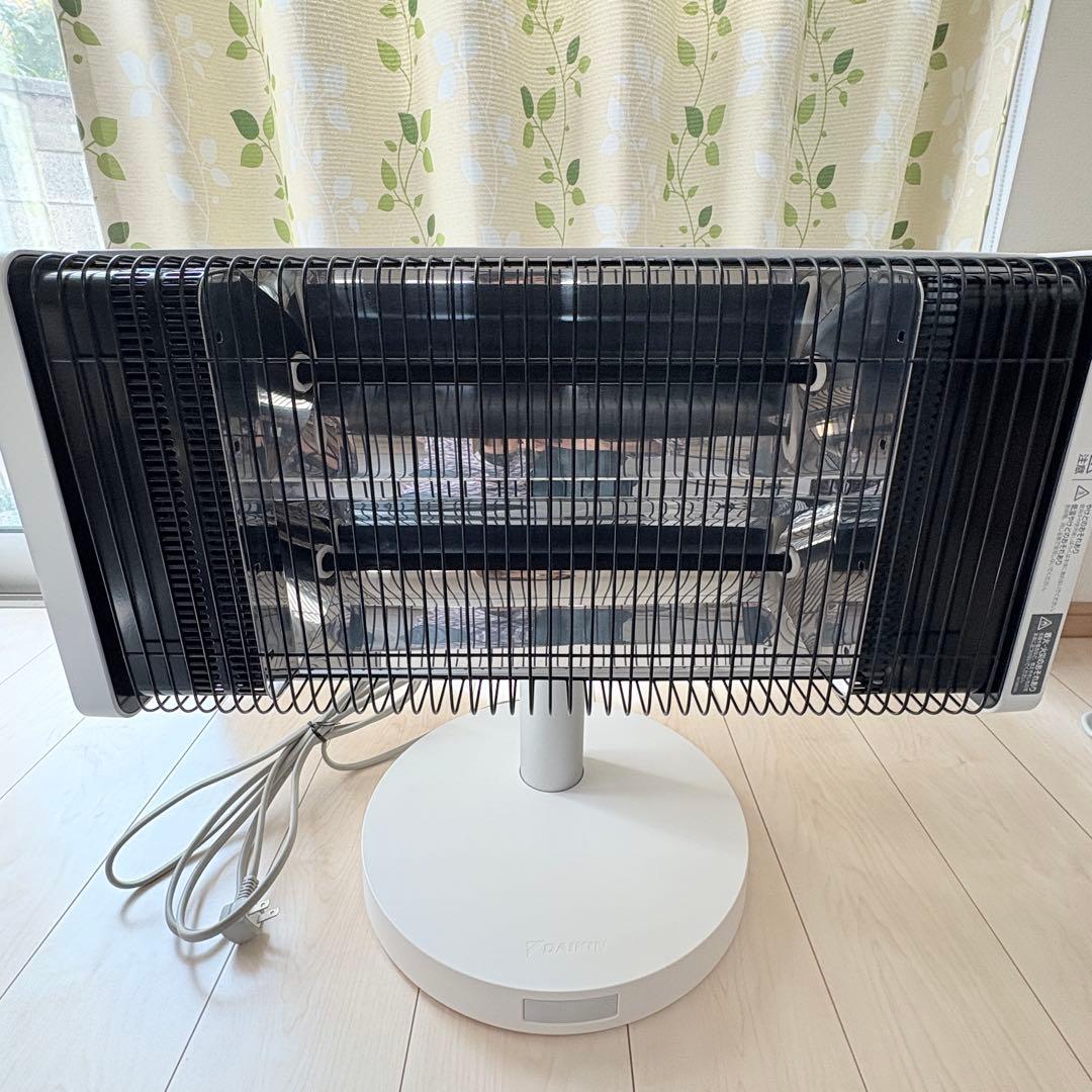 【美品】ダイキン　遠赤外線暖房機　セラムヒート 2021年CER11YS-W 白