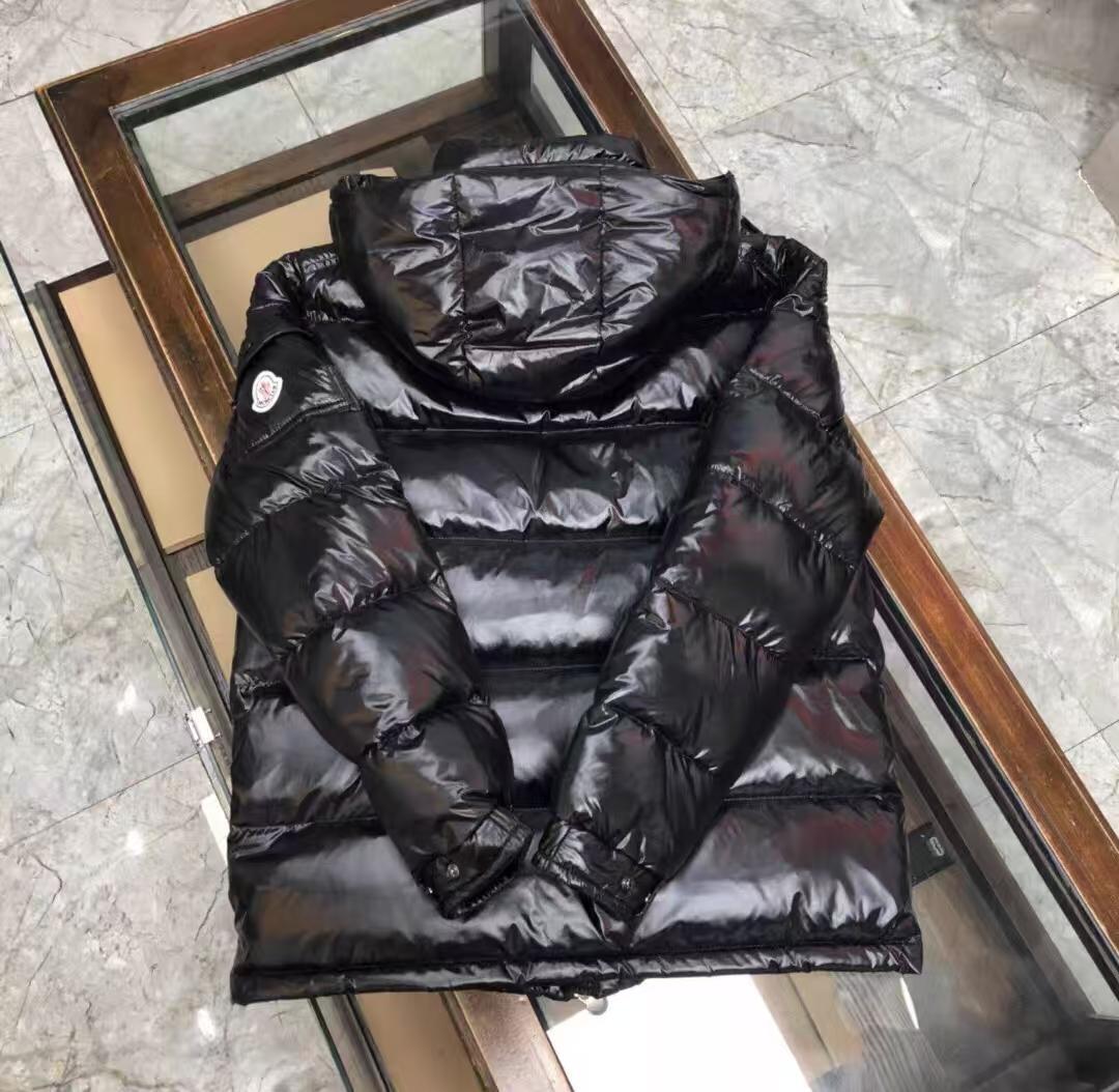 moncler 光沢のあるブラックダウンジャケット サイズ4