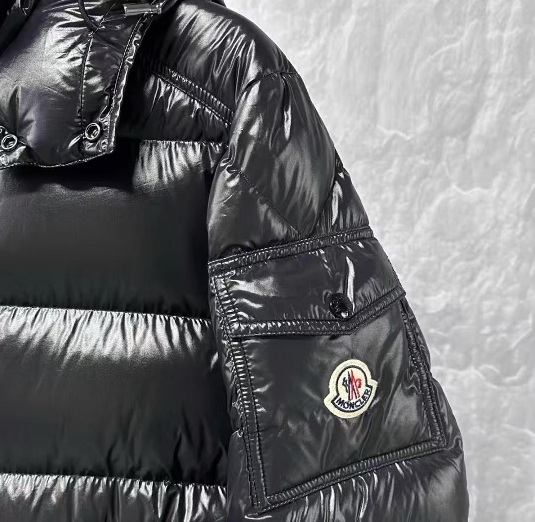 moncler 光沢のあるブラックダウンジャケット サイズ4