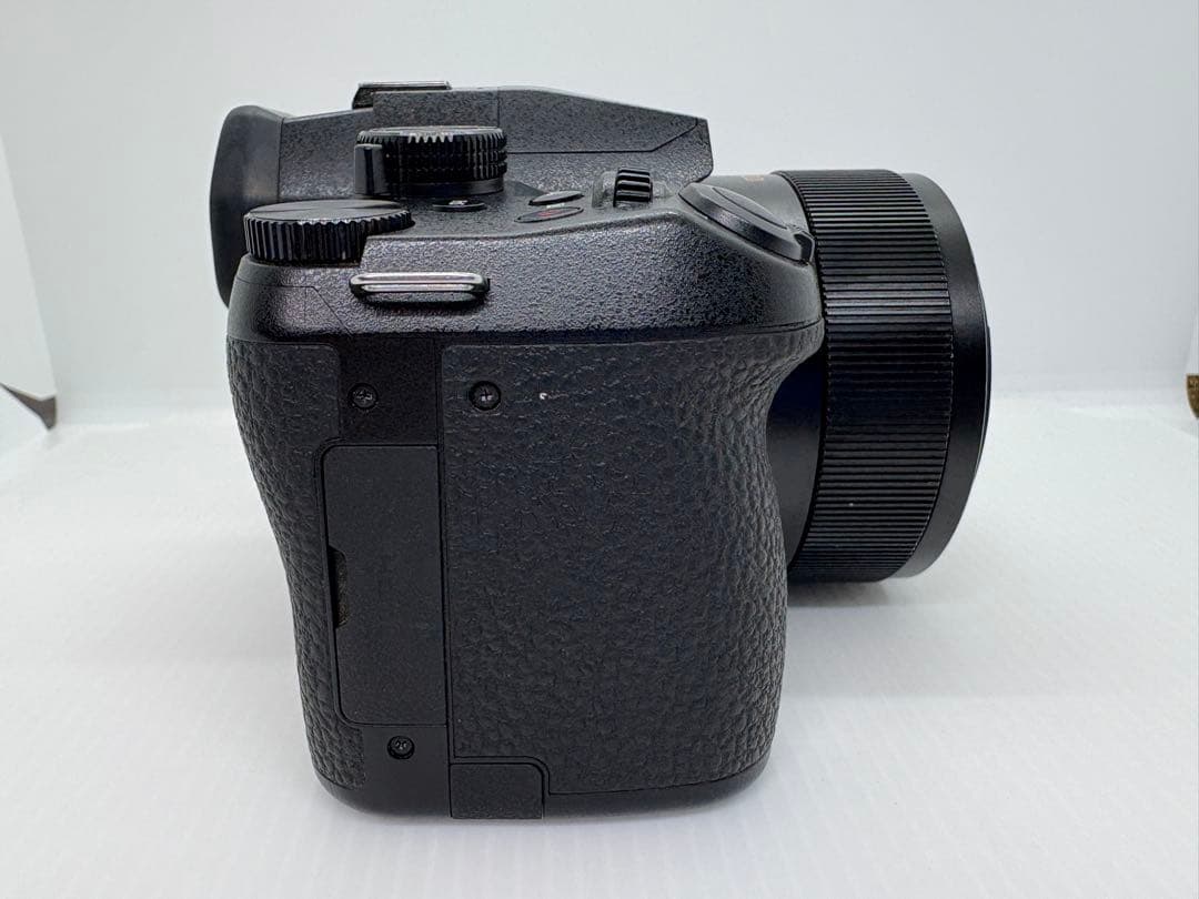 Panasonic デジカメ　ルミックス　DC-FZ1000M2