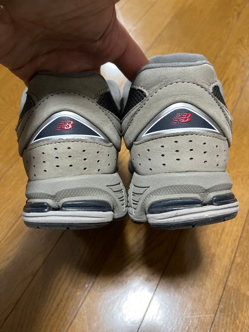 New Balance 2002RA グレー スニーカー