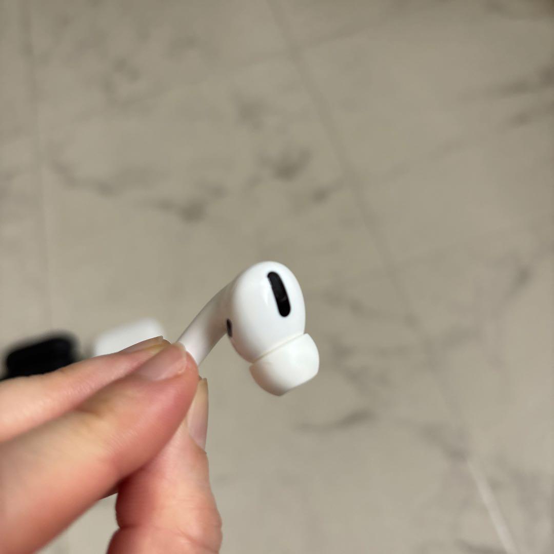 箱付き　正規品AirPods Pro spigenケース付き　ワイヤレスイヤホン