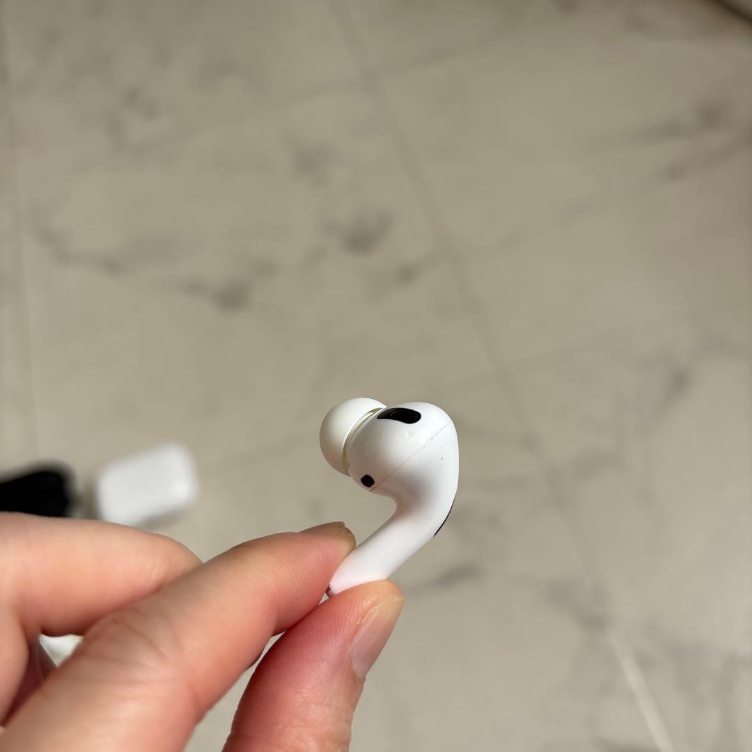 箱付き　正規品AirPods Pro spigenケース付き　ワイヤレスイヤホン