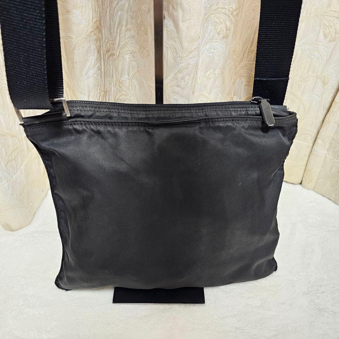✨良品✨プラダ　ショルダーバッグ　斜め掛け　肩掛け　三角ロゴ　ナイロン　ブラック