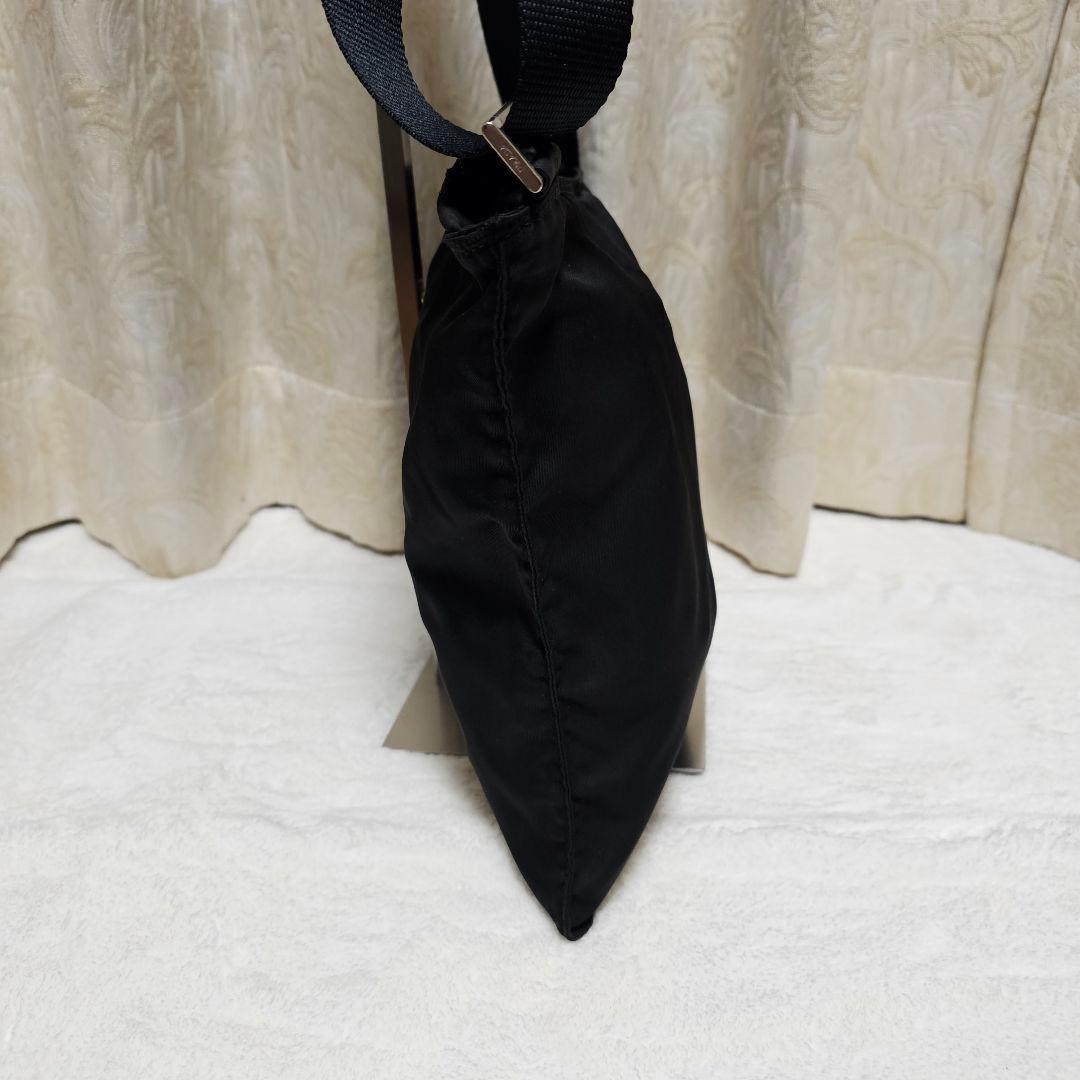 ✨良品✨プラダ　ショルダーバッグ　斜め掛け　肩掛け　三角ロゴ　ナイロン　ブラック