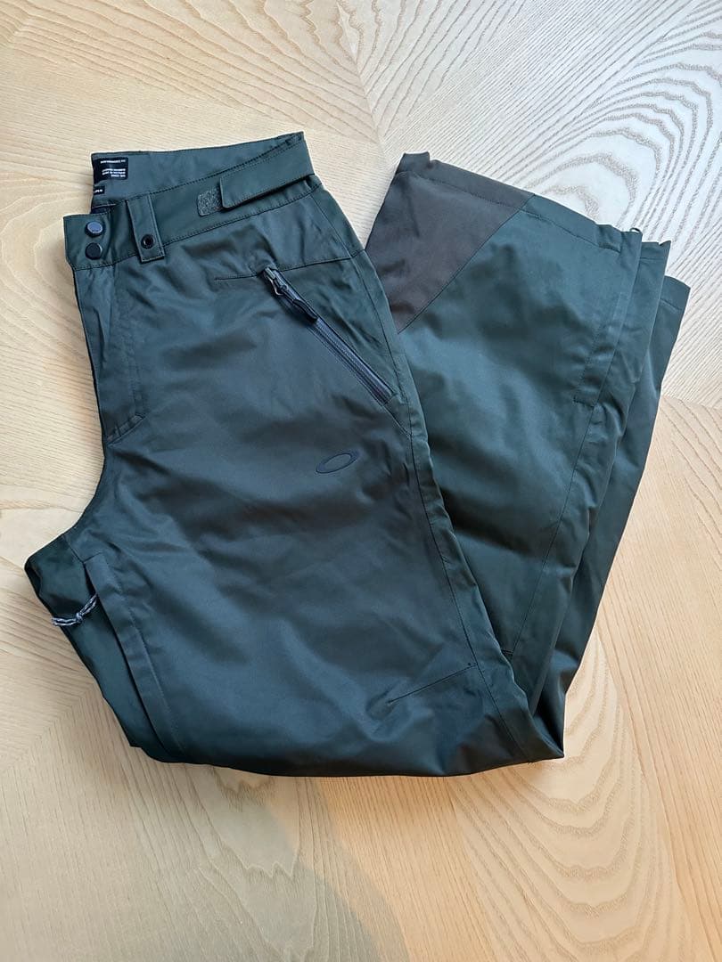 美品 OAKLEY スノーボードパンツ JP-M（US-S）
