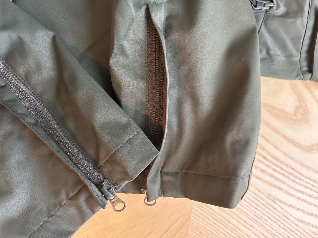 美品 OAKLEY スノーボードパンツ JP-M（US-S）