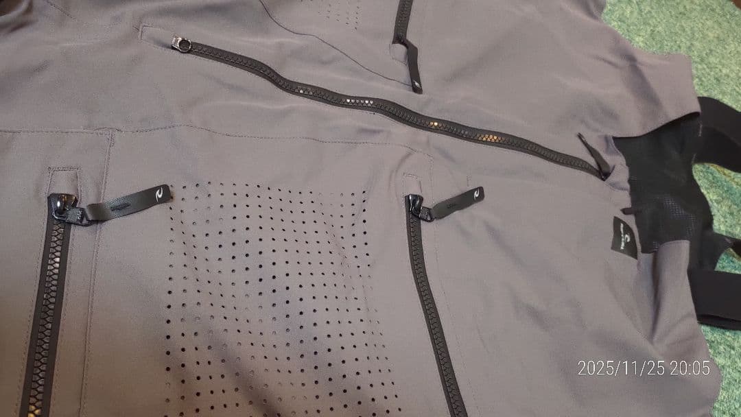 ビブパンツ　リップカール　未使用品