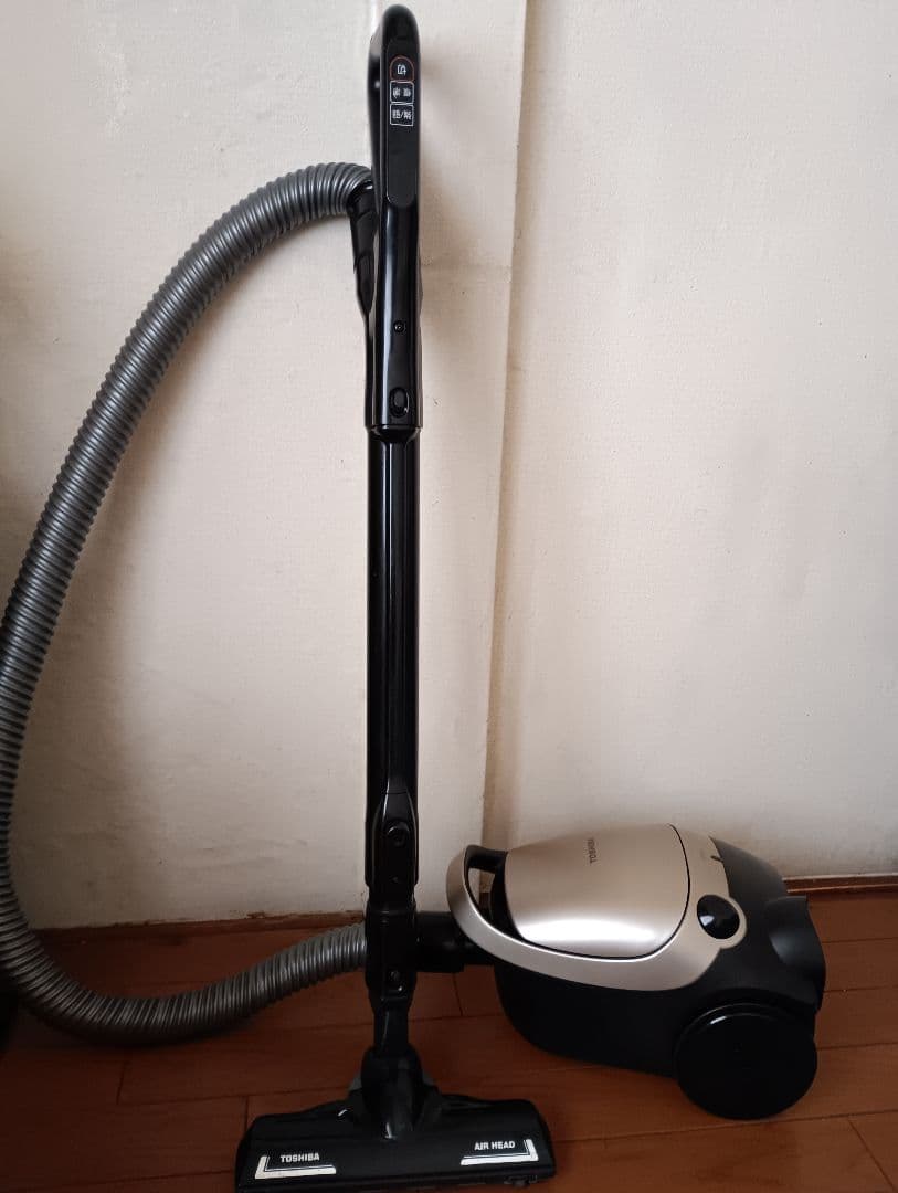 22年製❗軽量型、東芝、紙パック式掃除機(エアーノズル）