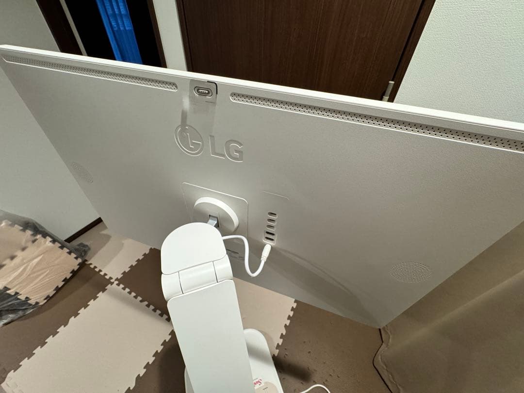 LG Smart Monitor Swing 32U889SA-W 本体のみ①