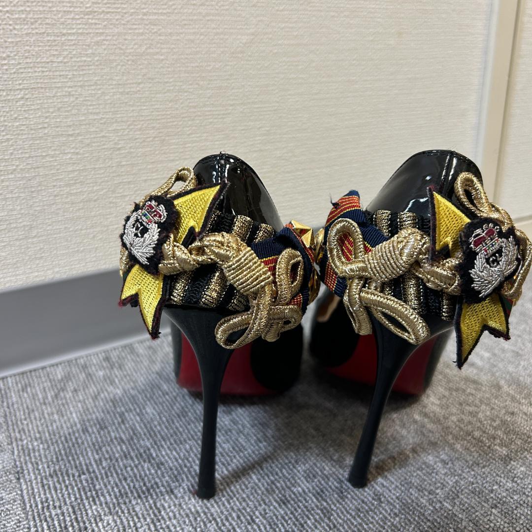 クリスチャンルブタンブラックハイヒール