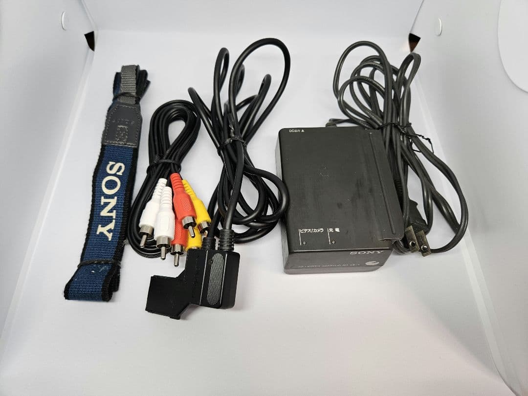 美品・動作良好 VideoHi8ソニー CCD-TR11高画質8ミリビデオカメラ