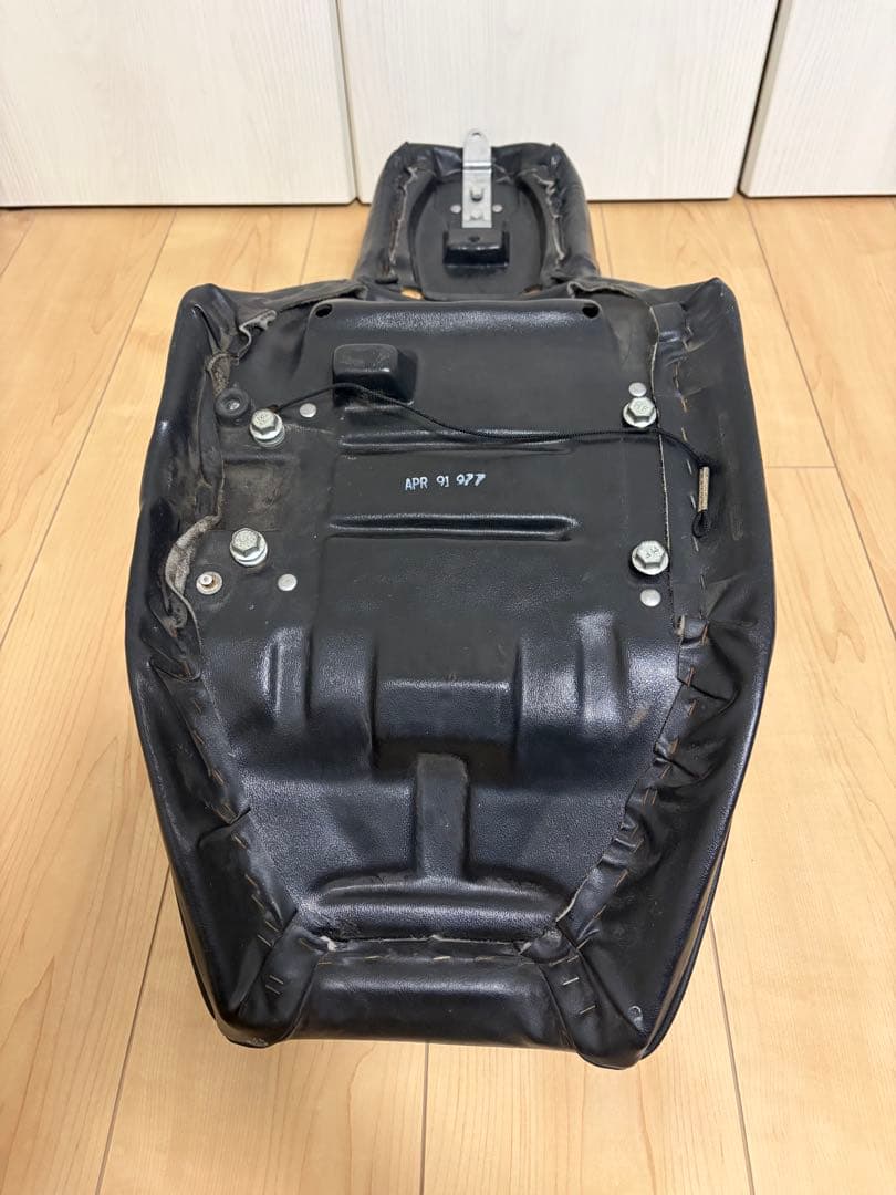 う*匠様 【超激レア】FXRハーレー純正シート　エボ